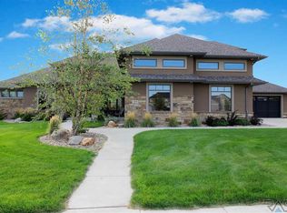 405 E Shadow Creek Ln, Sioux Falls, SD 57108