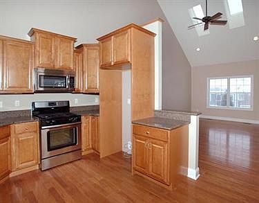 3rd image of 3814 Goldie Ln