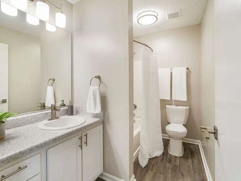 The Luxe of Southaven — Photo 18