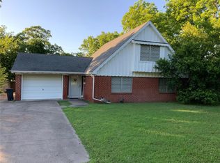 211 Karl Cayton St, Groesbeck, TX 76642
