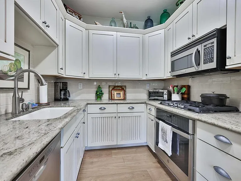 810 D Ave — Photo 13