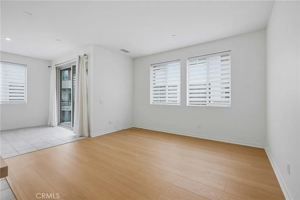 3 bed, 2.5 bath, 1340 sqft, $3,700 — Photo 4
