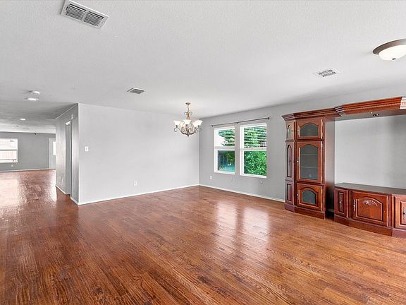 5th image of 13287 Fowler Dr