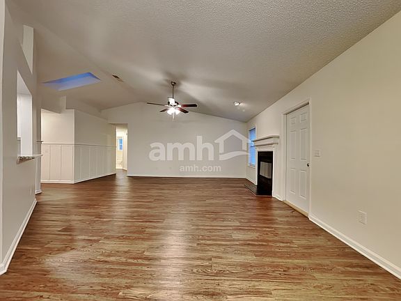 5th image of 279 Willow Green Dr