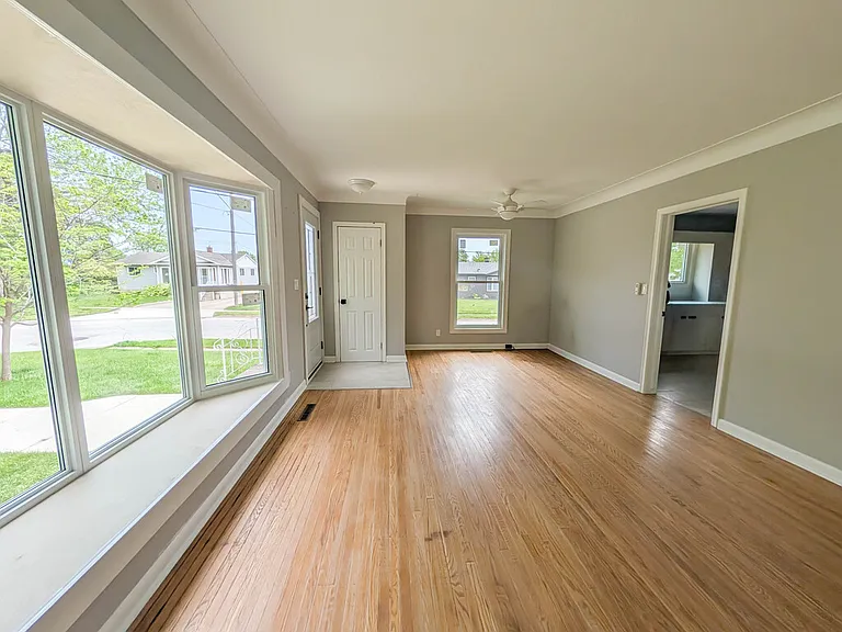 6332 Sherwood Rd — Photo 5