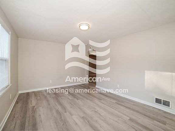 1662090_004_wm_-_living_room_13251252.jpg