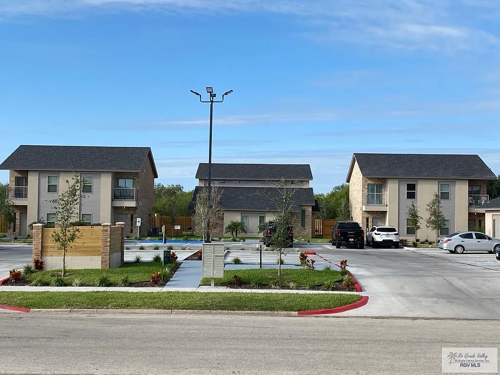2 bed, 2.5 bath, 1247 sqft, $1,500 — Photo 2