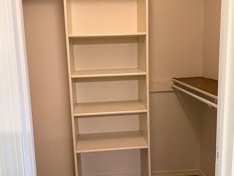 305 Oak Creek Blvd #4 — Photo 4