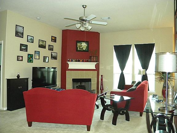 Family Room / Den