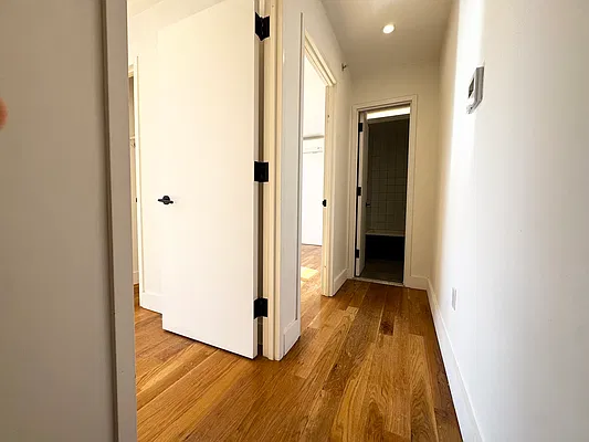 Entry / hallway, photo 1