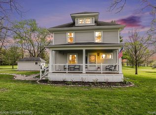 525 W Buno Rd, Milford, MI 48381