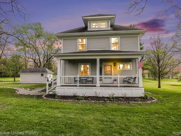 525 W Buno Rd, Milford, MI 48381