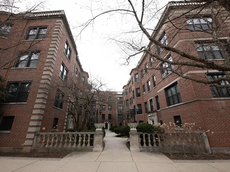 800-810 Michigan — Photo 2