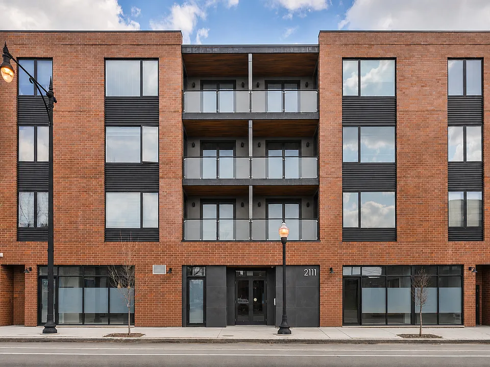 2111 S Halsted St #205