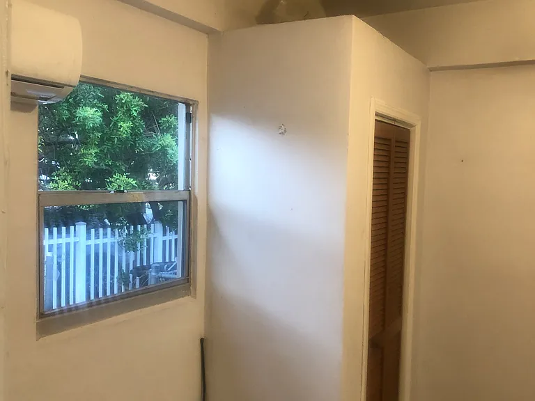 12880 NE Miami Ct — Photo 2