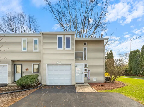 1620 Bay Ct, Naperville, IL 60565