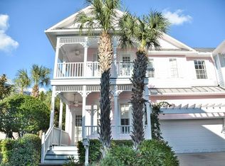 947 Hemingway Cir, Tampa, FL 33602