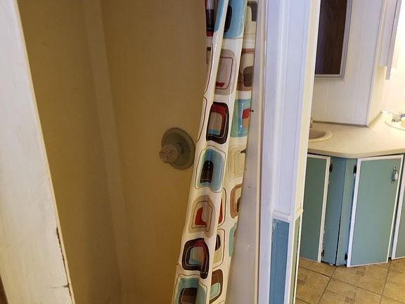 4th image of 515 Elm St #B