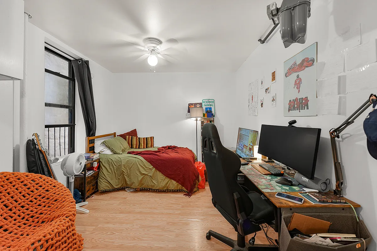 Building Photo - 124 Mott St #15