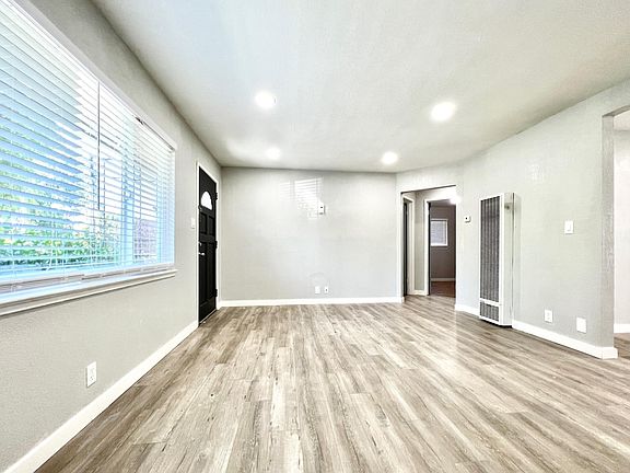 4th image of 1458 Pomona Ave