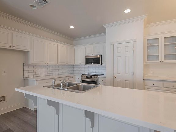 3rd image of 2030 Springmorning Dr