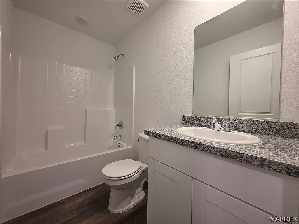 3 bed, 2.5 bath, 1382 sqft, $1,650 — Photo 4