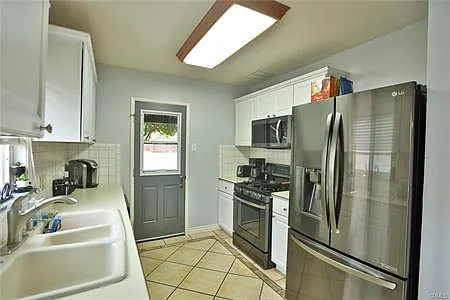 2 bed, 1000 sqft, $3,100 — Photo 2