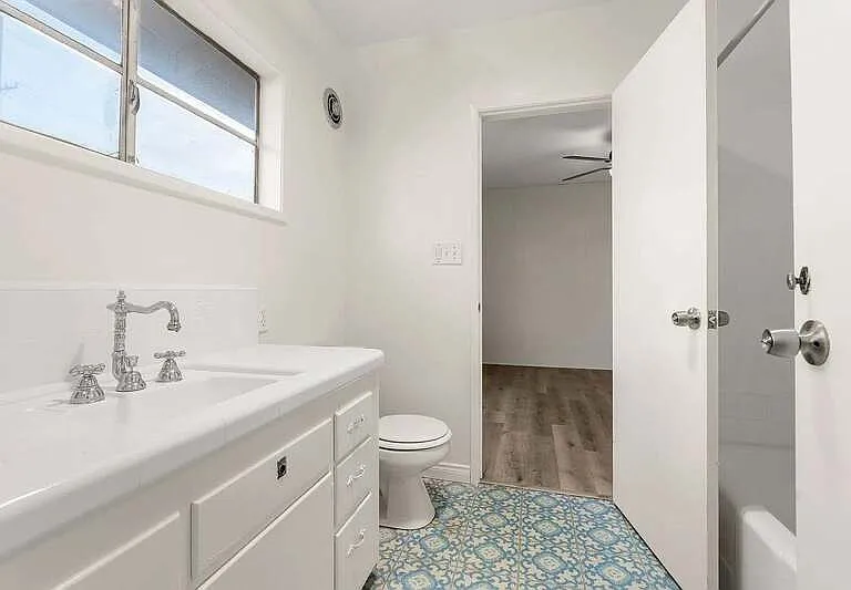 590 N Cambridge St — Photo 18