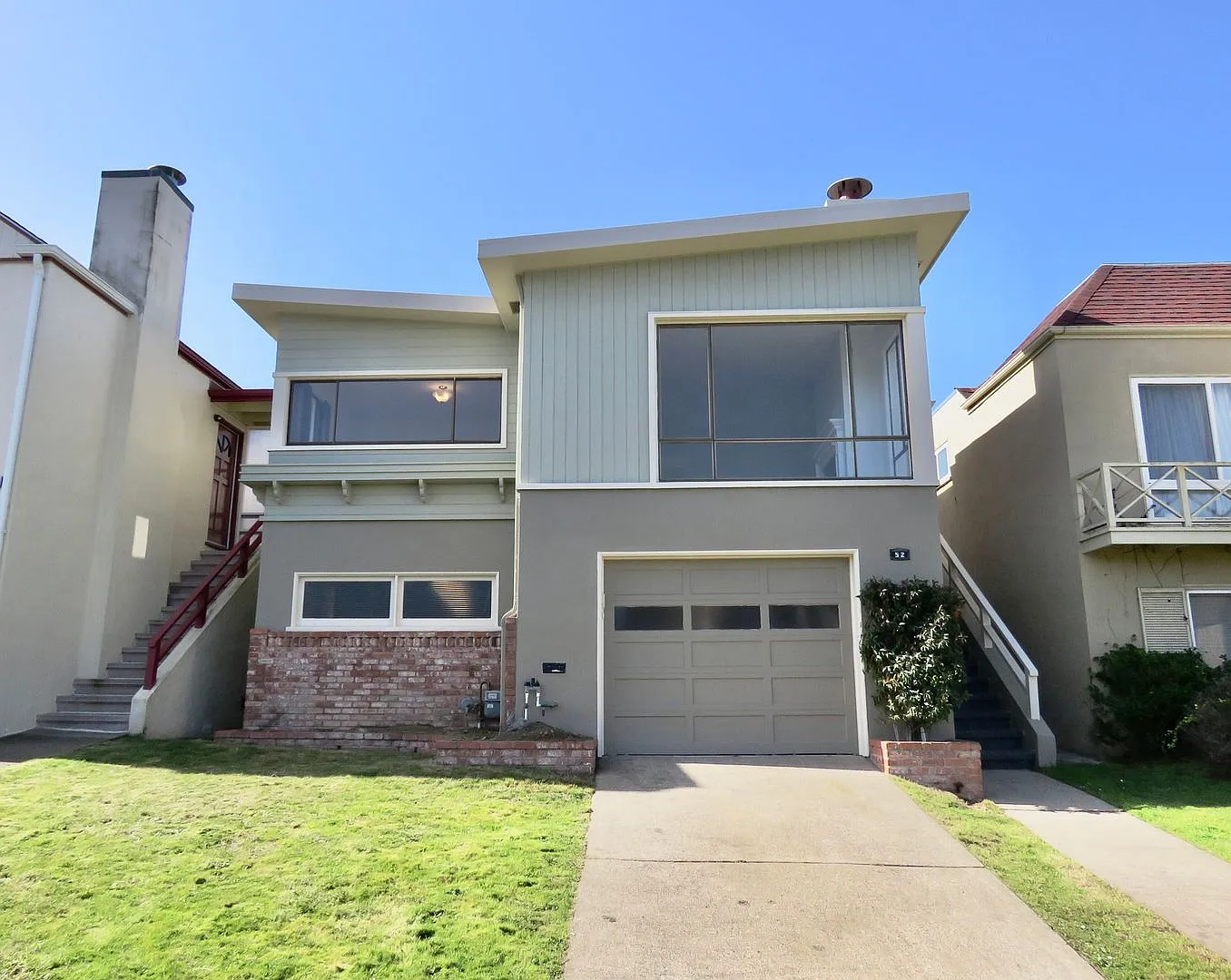 Updated Westlake Midcentury House — Photo 1