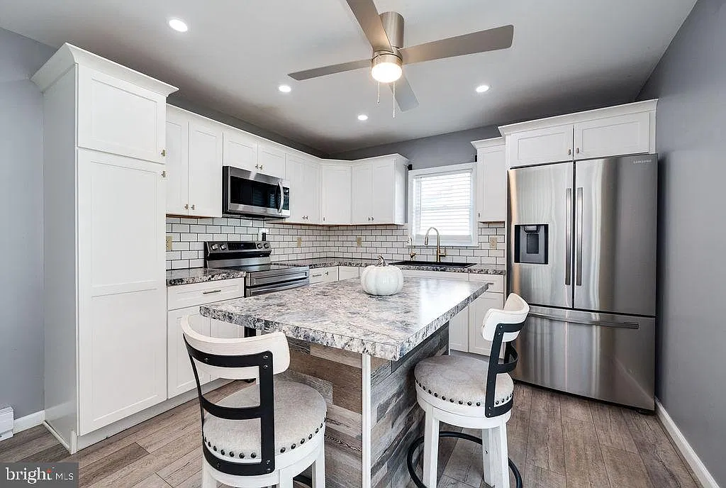 3 bed, 1.5 bath, 1056 sqft, $2,200 — Photo 4