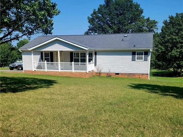 4069 State Highway 8 S, Walnut Cove, NC 27052