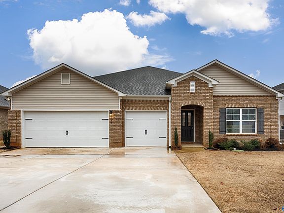 2nd image of 132 Chesire Cove Ln