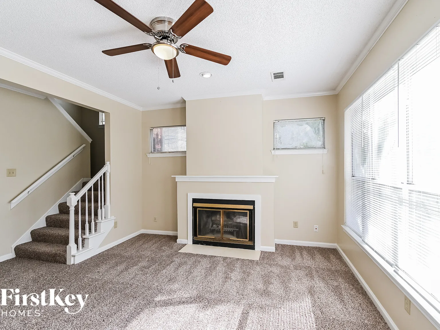 3 bed, 2.5 bath, 1827 sqft, $1,925 — Photo 3