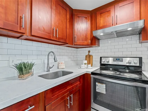 801 Ala Nioi Pl APT 701, Honolulu, HI 96818