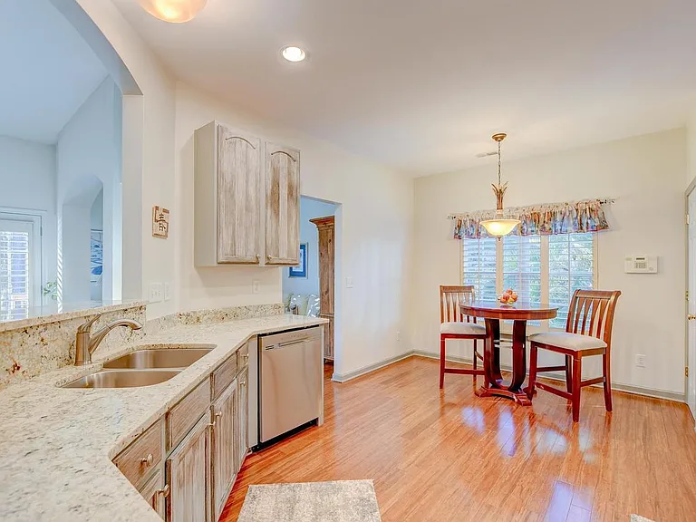 2105 Summerwood Dr — Photo 4