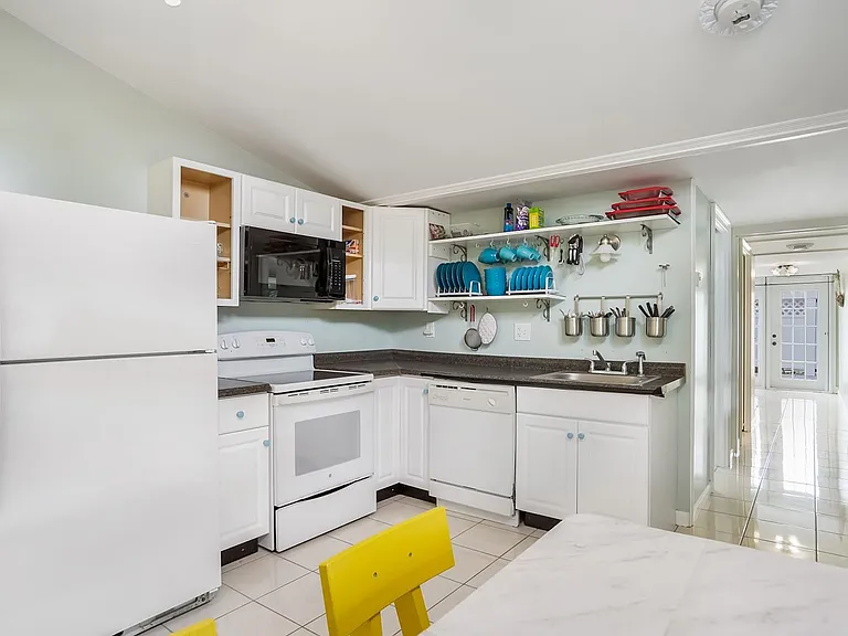 1680 SW 84th Ave — Photo 14