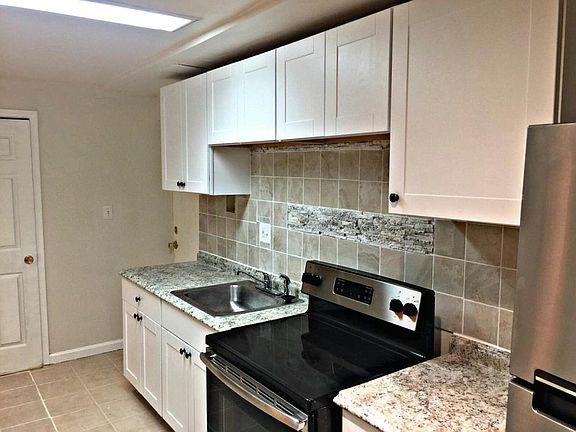 3rd image of 7713 Vineyard Dr