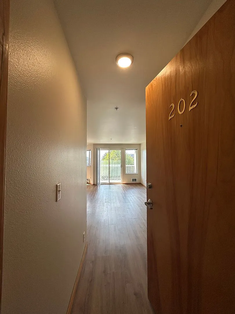 1531 — Photo 2