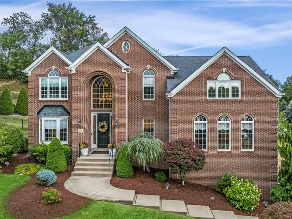 254 Village Dr, Canonsburg, PA 15317
