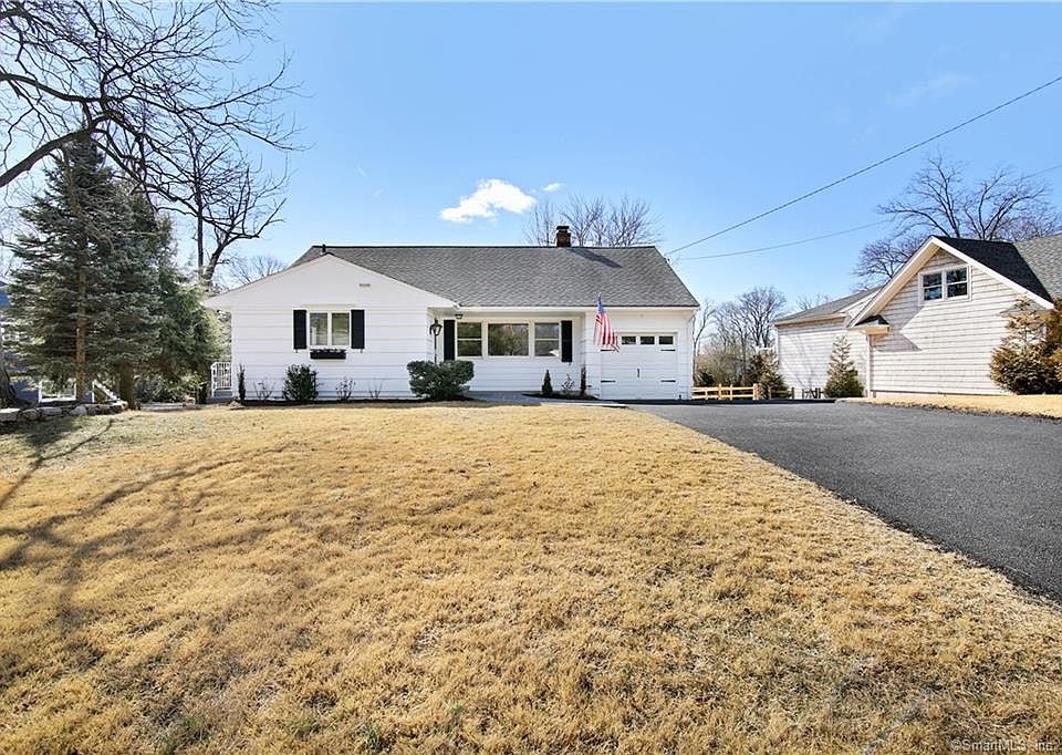 1st image of 40 Lakeview Dr