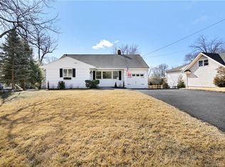40 Lakeview Dr, Stamford, CT 06905