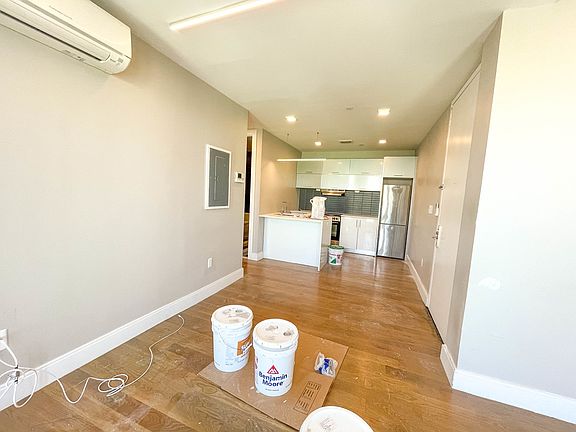 2nd image of 259 Evergreen Ave #G4a