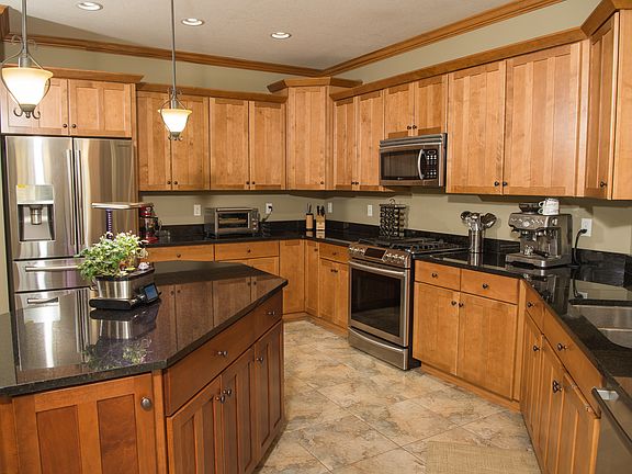 4th image of 6301 Stonebridge Dr