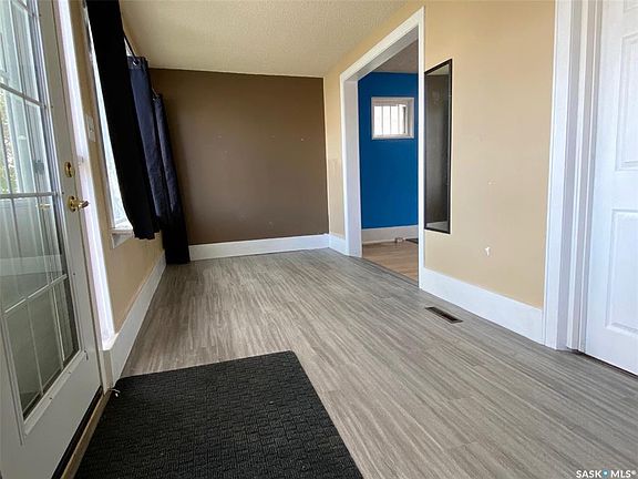 4th image of 3033 Dewdney AVENUE