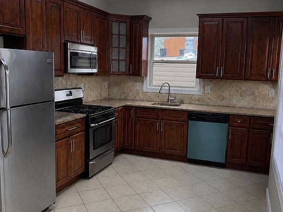 2nd image of 106 Irving St #2