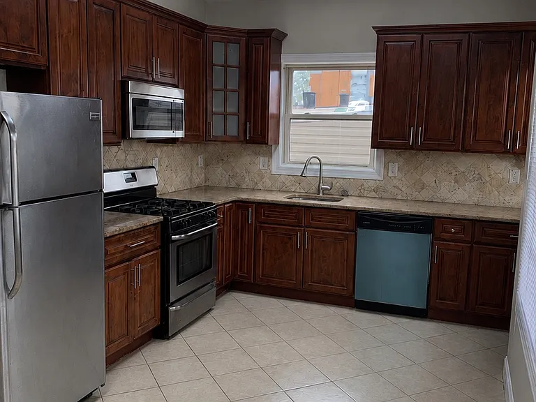106 Irving St #2 — Photo 2