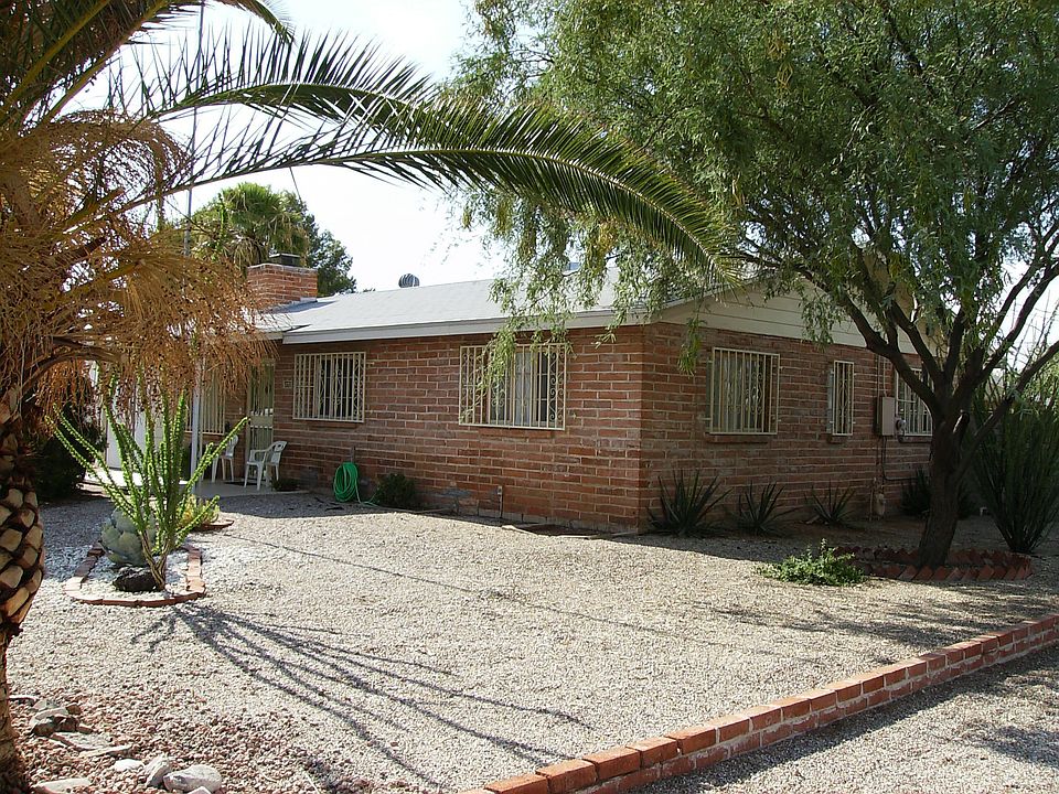 east corner view of house