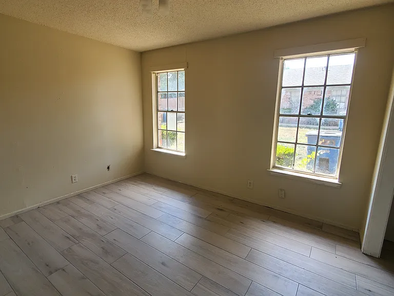 903 N Meadows Dr #C — Photo 2
