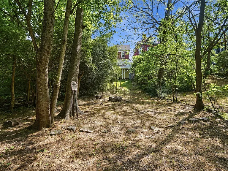 2661 Bellevue Ave — Photo 41