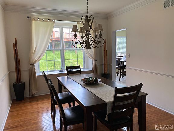 5th image of 610 Patricia Cir